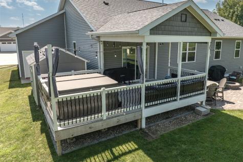 716 Tiburan Lane NE Cedar Rapids IA 52402