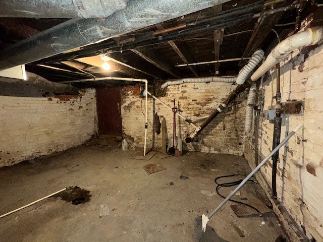 3011 Black Hawk Avenue Oxford IA 52322