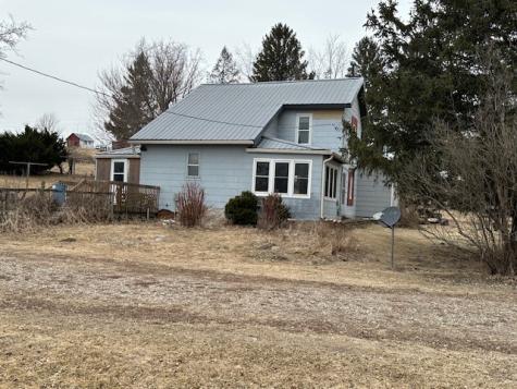 3011 Black Hawk Avenue Oxford IA 52322