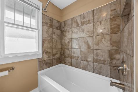 1062 G Avenue NW Cedar Rapids IA 52405