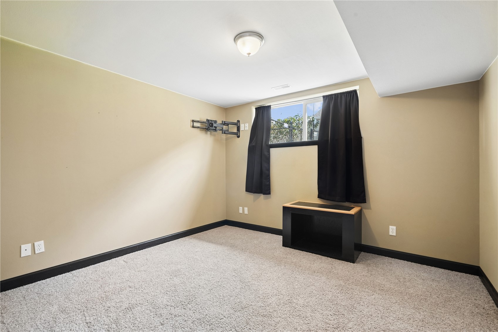 2114 Radcliffe Drive SW Cedar Rapids IA 52404
