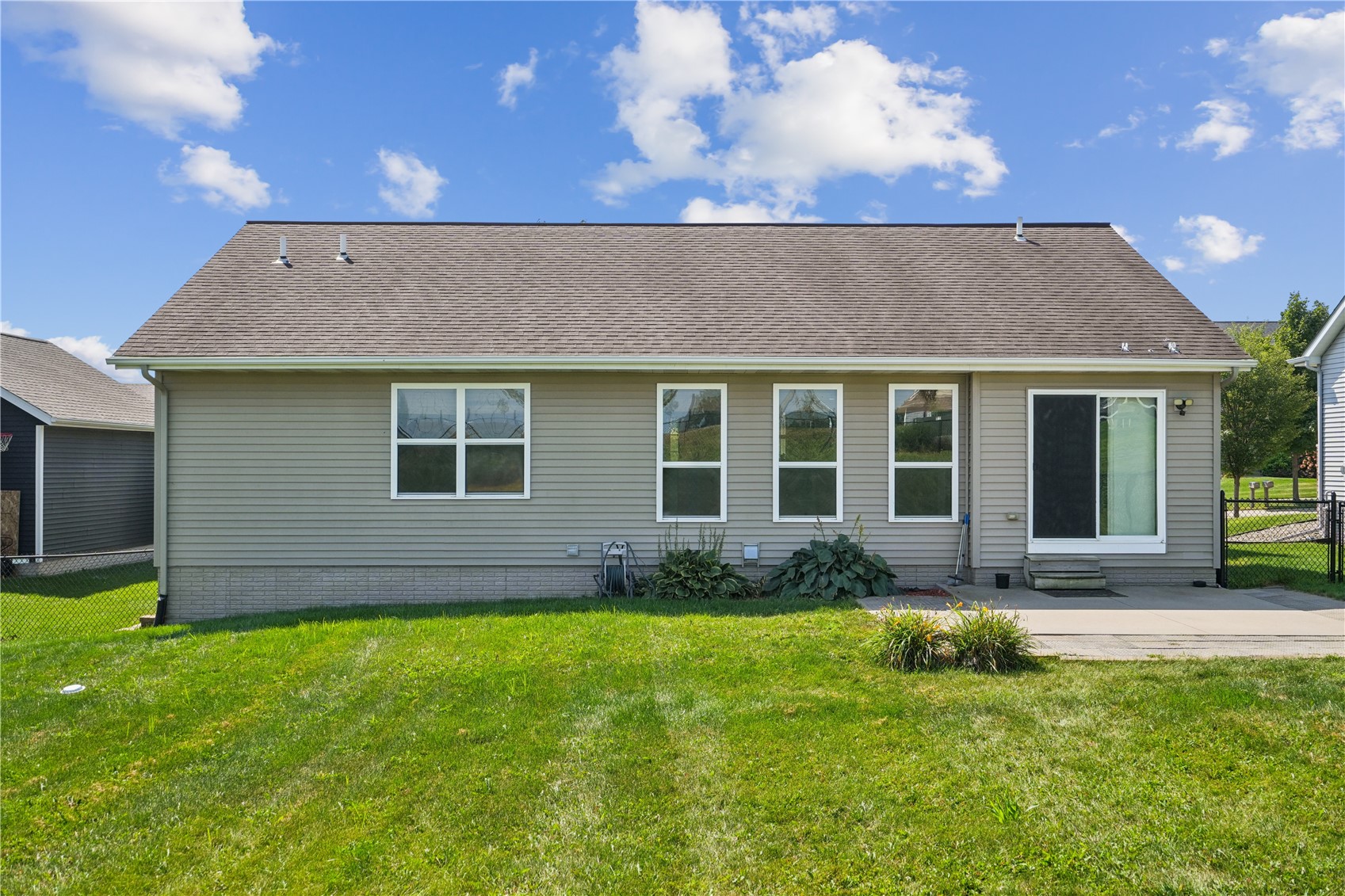 2114 Radcliffe Drive SW Cedar Rapids IA 52404