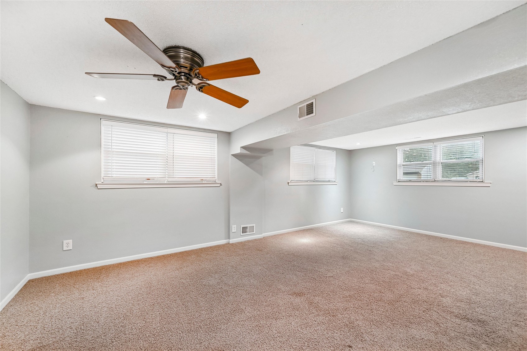6507 Medford Lane NE Cedar Rapids IA 52402