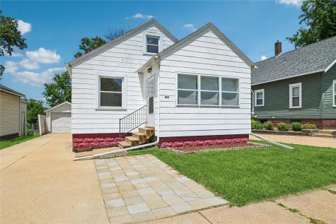 416 34th Street NE Cedar Rapids IA 52402