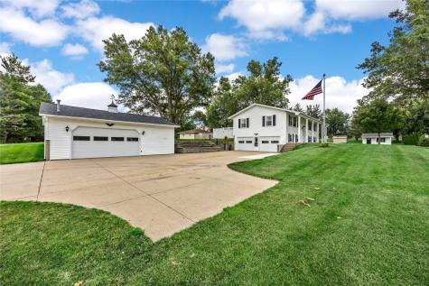 7405 Beverly Road SW Fairfax IA 52228