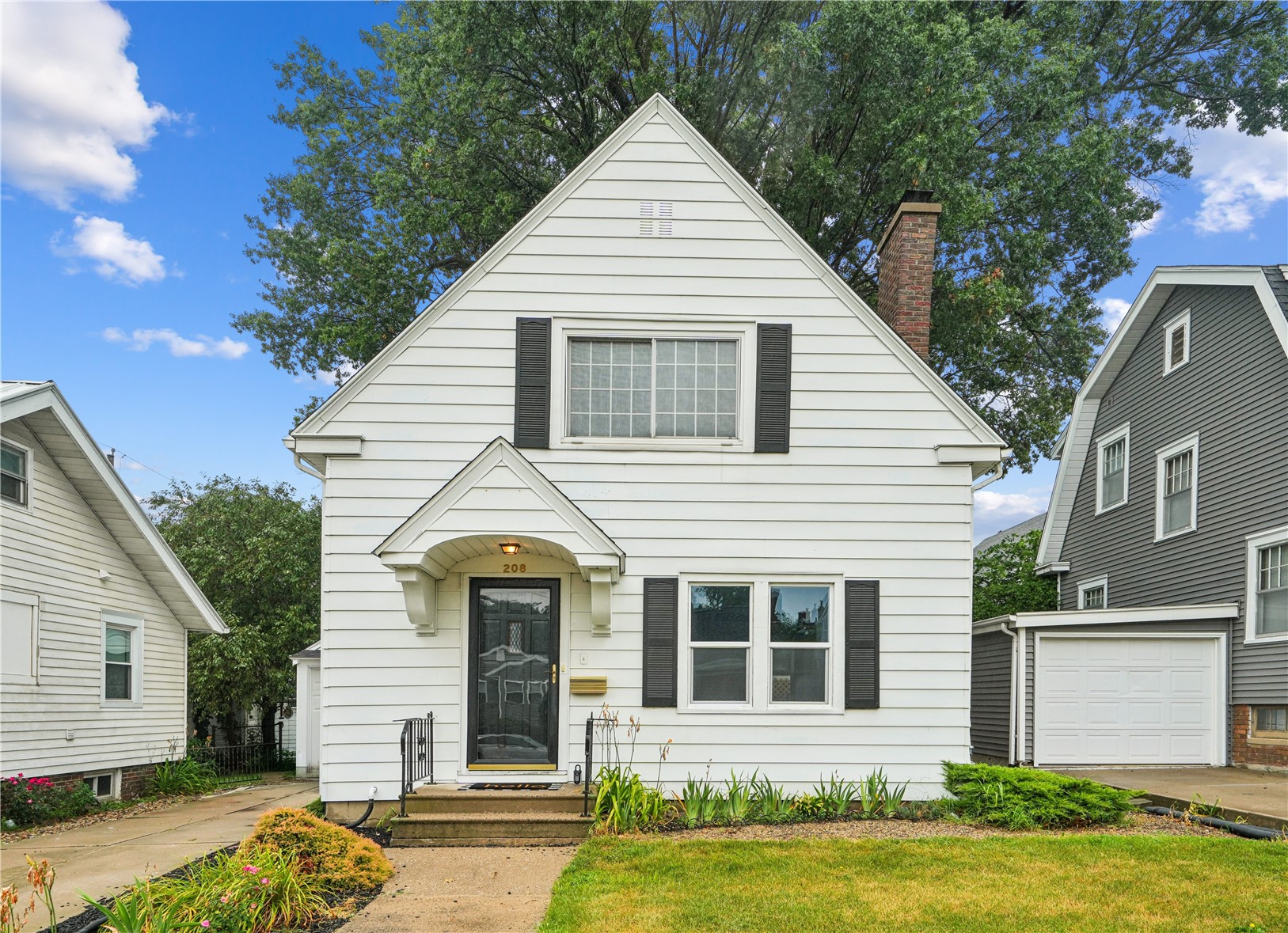 208 24th Street NE Cedar Rapids IA 52402