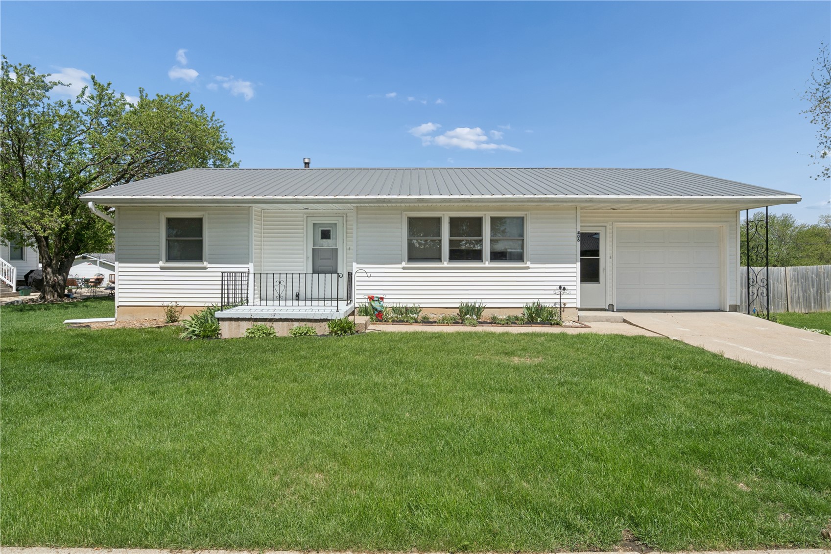 406 W 1st Street Mechanicsville IA 52306