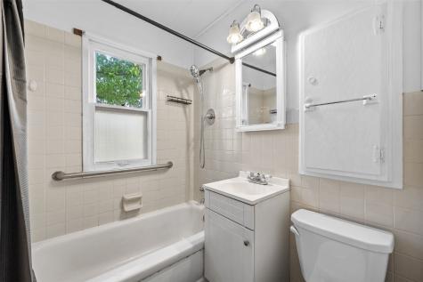 2437 9th Avenue SW Cedar Rapids IA 52404