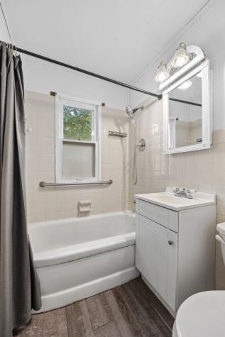 2437 9th Avenue SW Cedar Rapids IA 52404