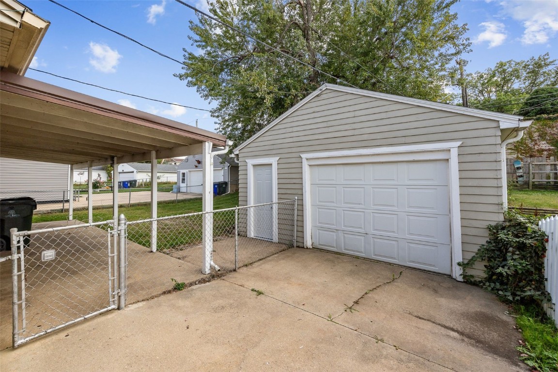 2437 9th Avenue SW Cedar Rapids IA 52404