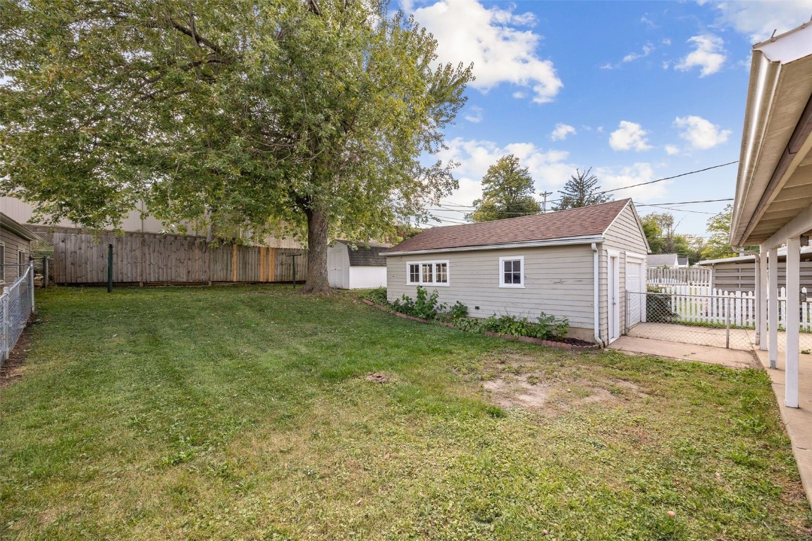 2437 9th Avenue SW Cedar Rapids IA 52404