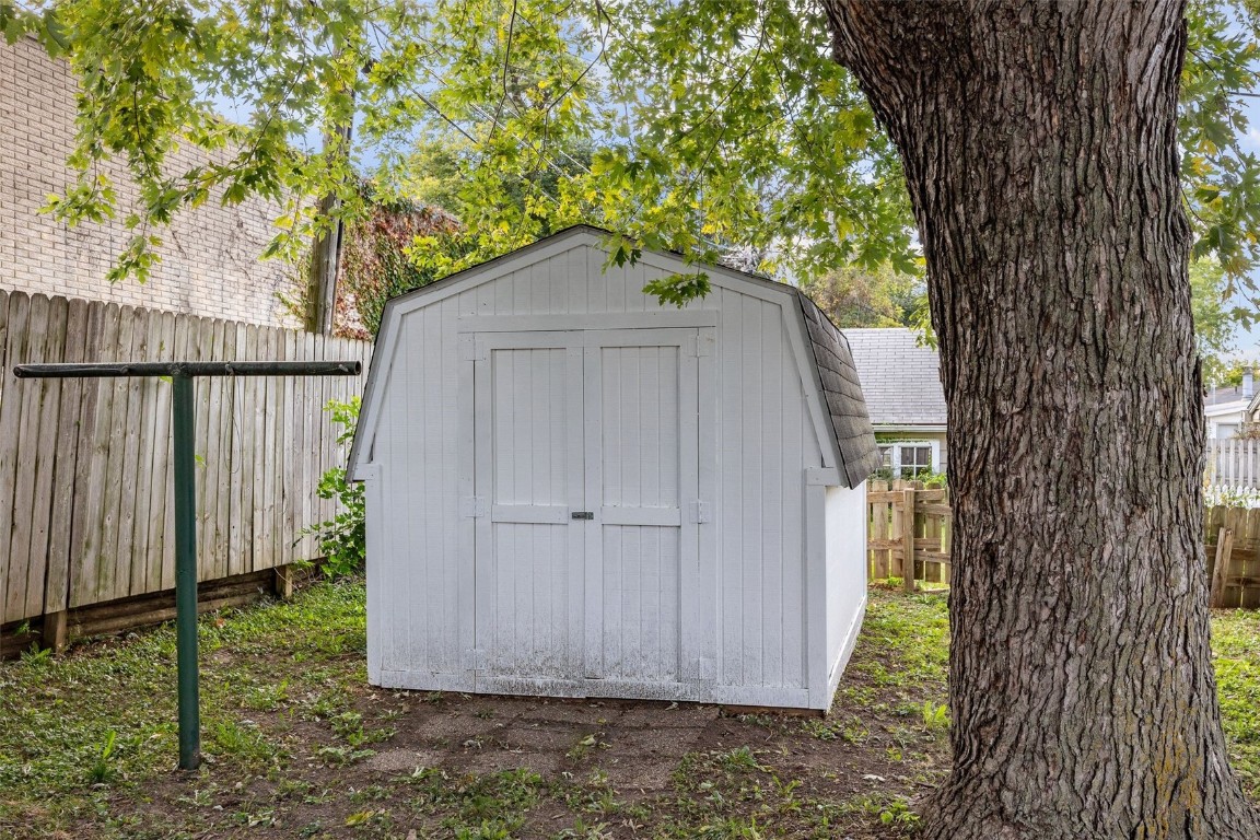 2437 9th Avenue SW Cedar Rapids IA 52404