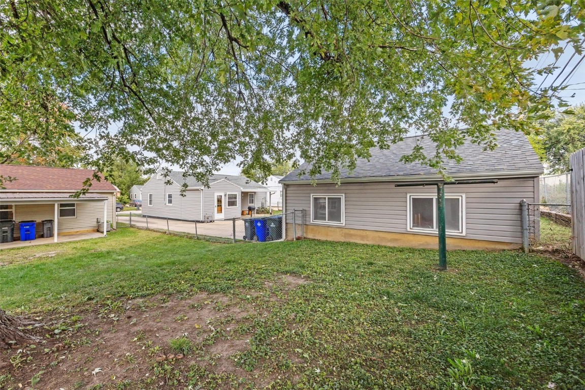 2437 9th Avenue SW Cedar Rapids IA 52404