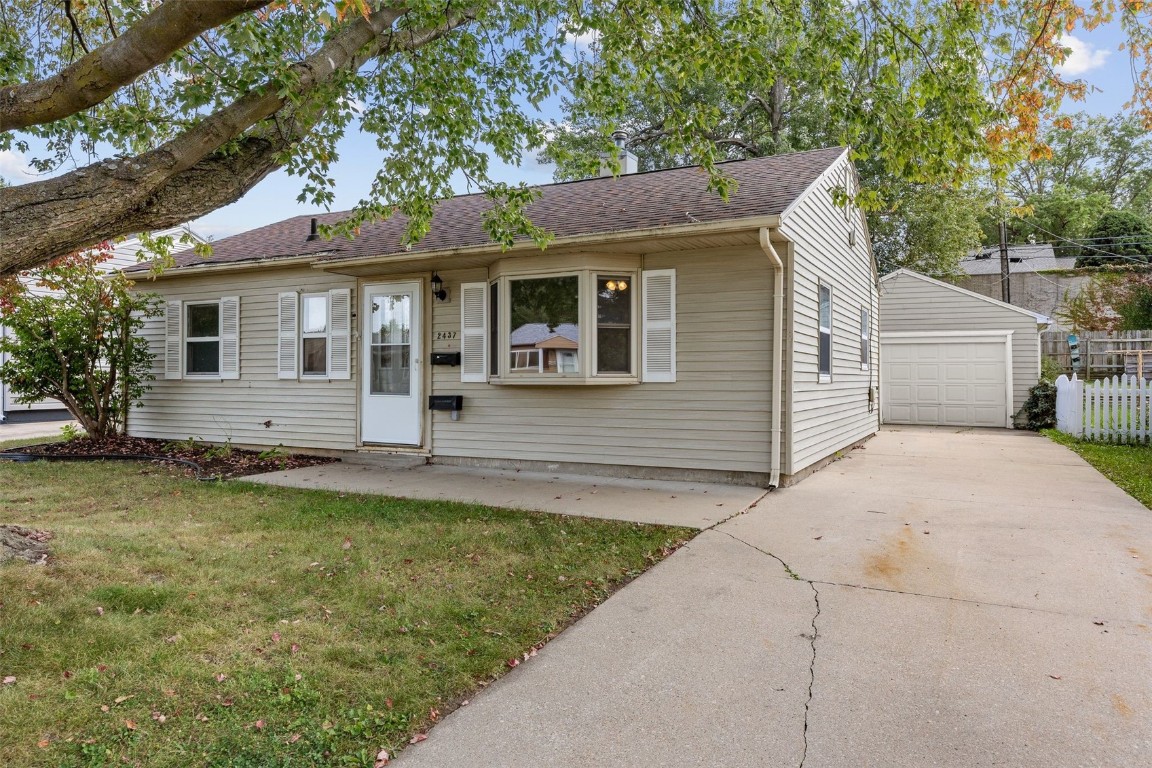 2437 9th Avenue SW Cedar Rapids IA 52404