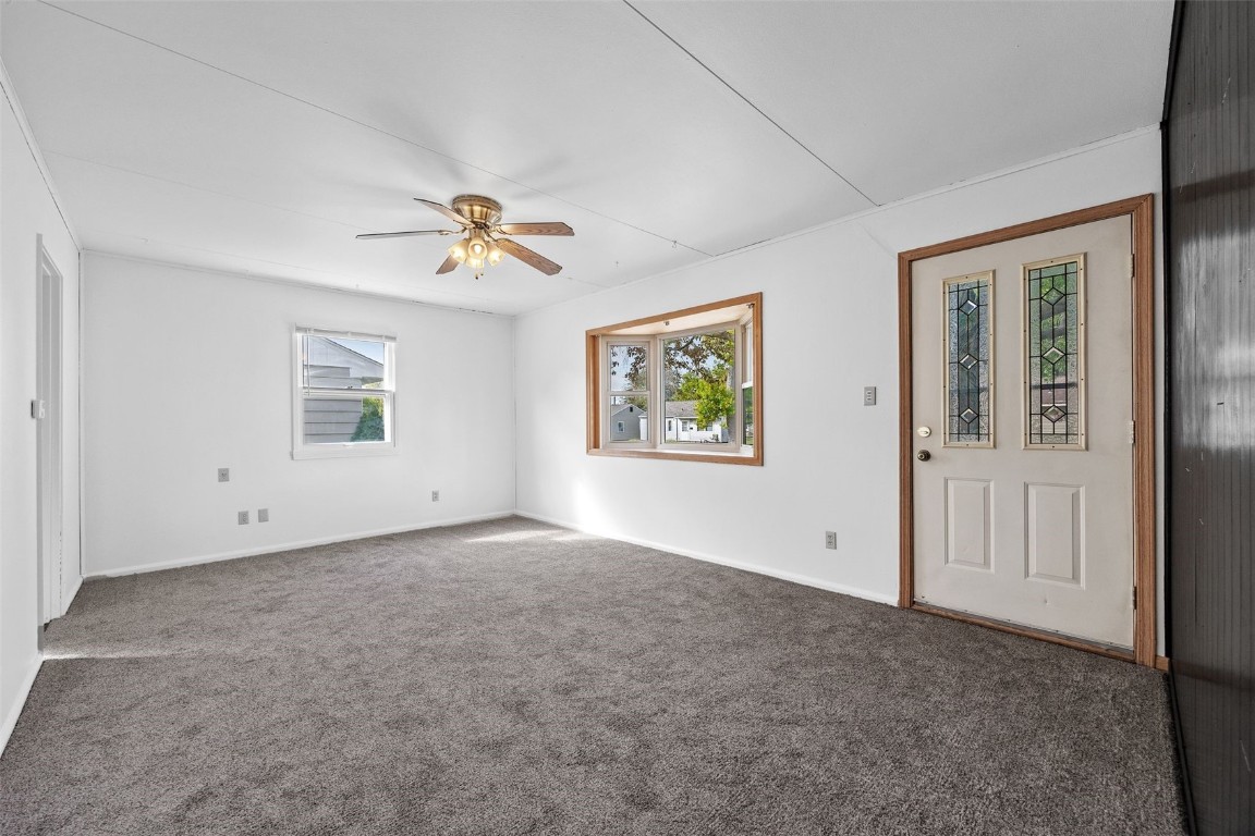 2437 9th Avenue SW Cedar Rapids IA 52404