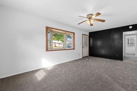 2437 9th Avenue SW Cedar Rapids IA 52404