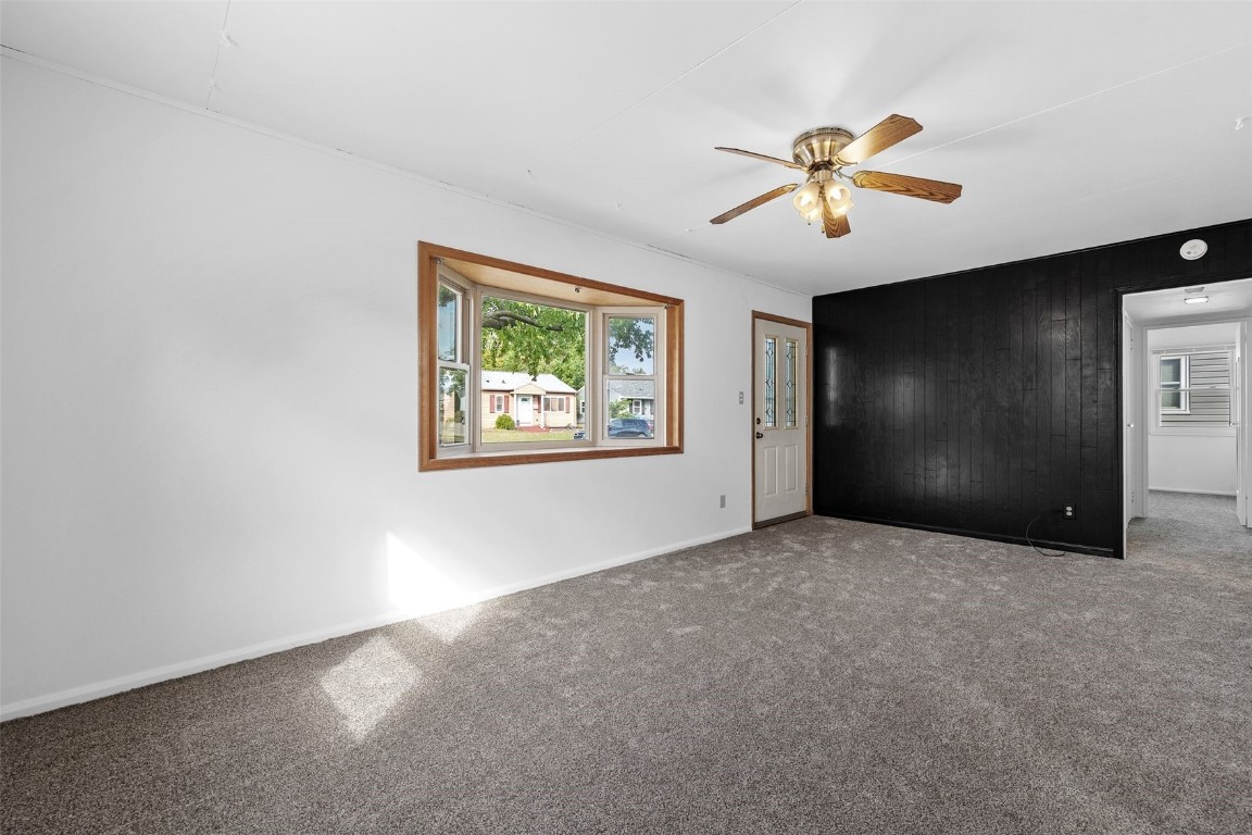 2437 9th Avenue SW Cedar Rapids IA 52404