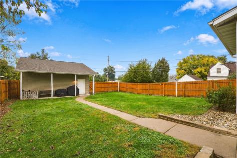 2002 2nd Street SW Cedar Rapids IA 52404