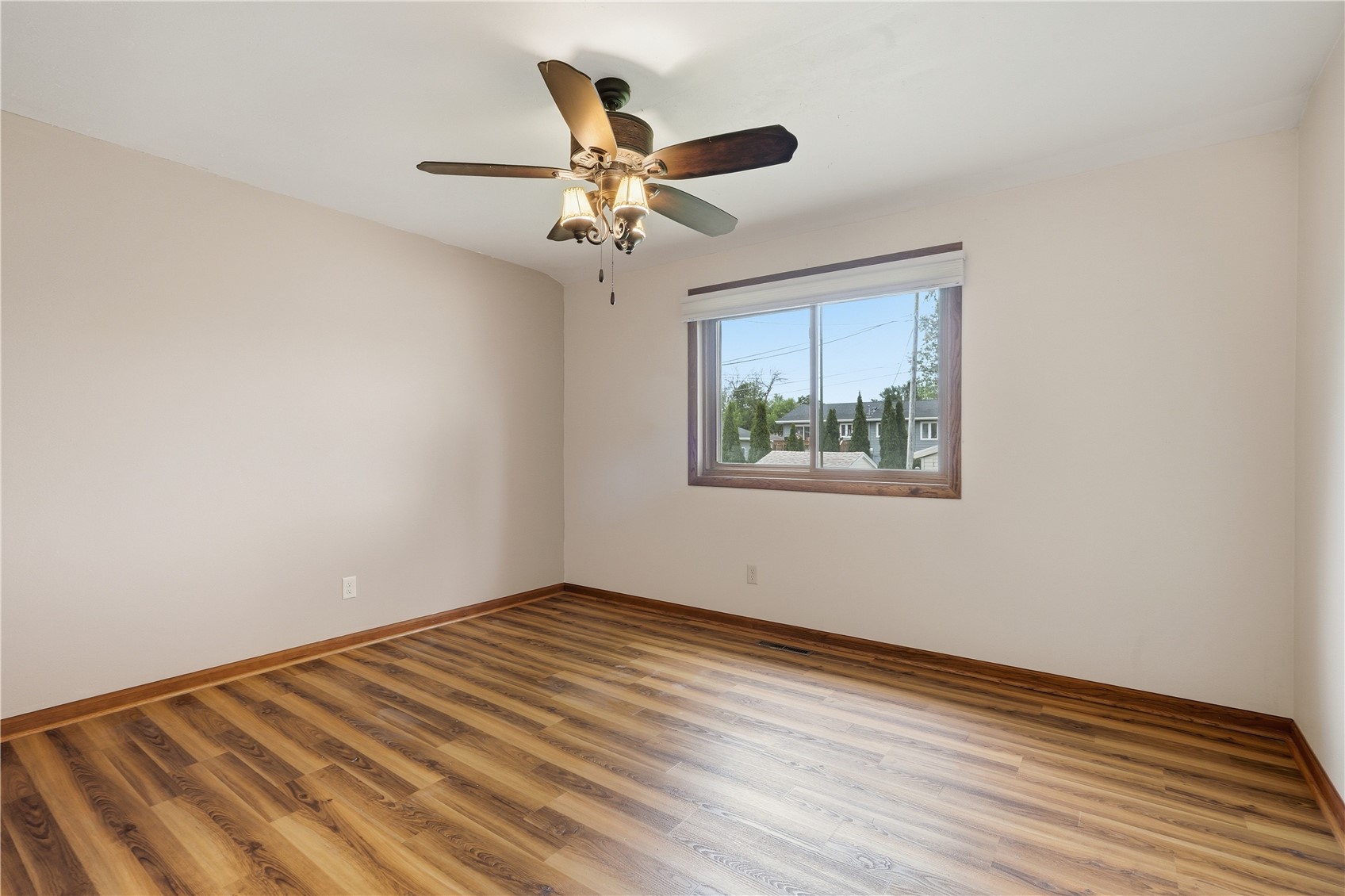 1069 Emmons Street Hiawatha IA 52233