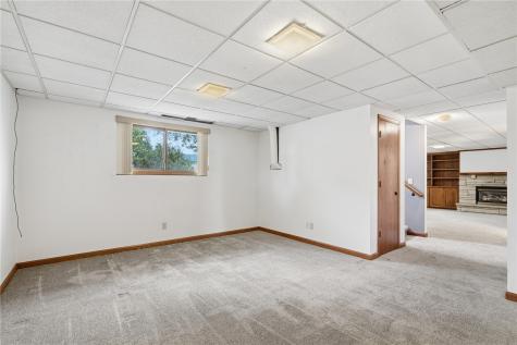 1069 Emmons Street Hiawatha IA 52233