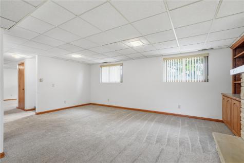 1069 Emmons Street Hiawatha IA 52233