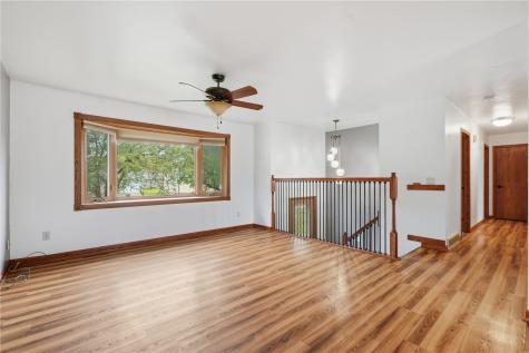 1069 Emmons Street Hiawatha IA 52233