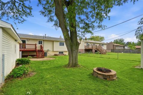 1069 Emmons Street Hiawatha IA 52233