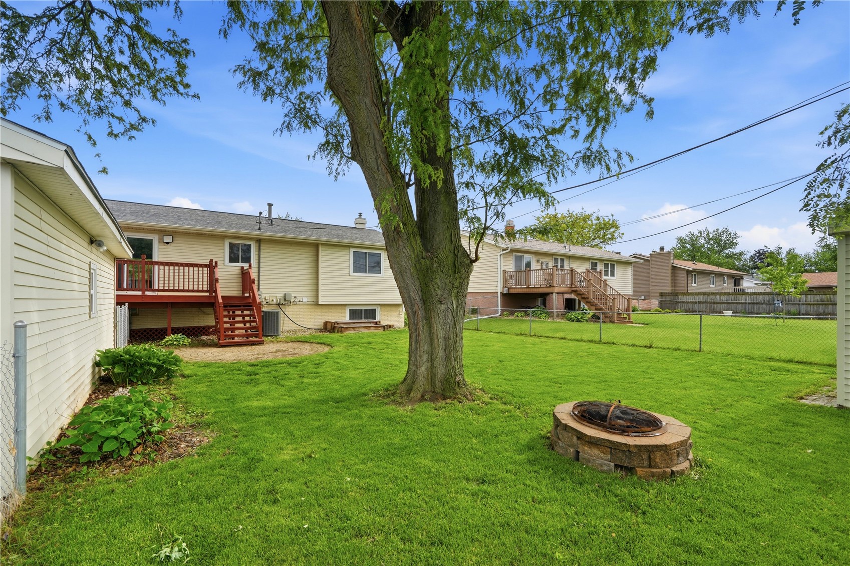 1069 Emmons Street Hiawatha IA 52233