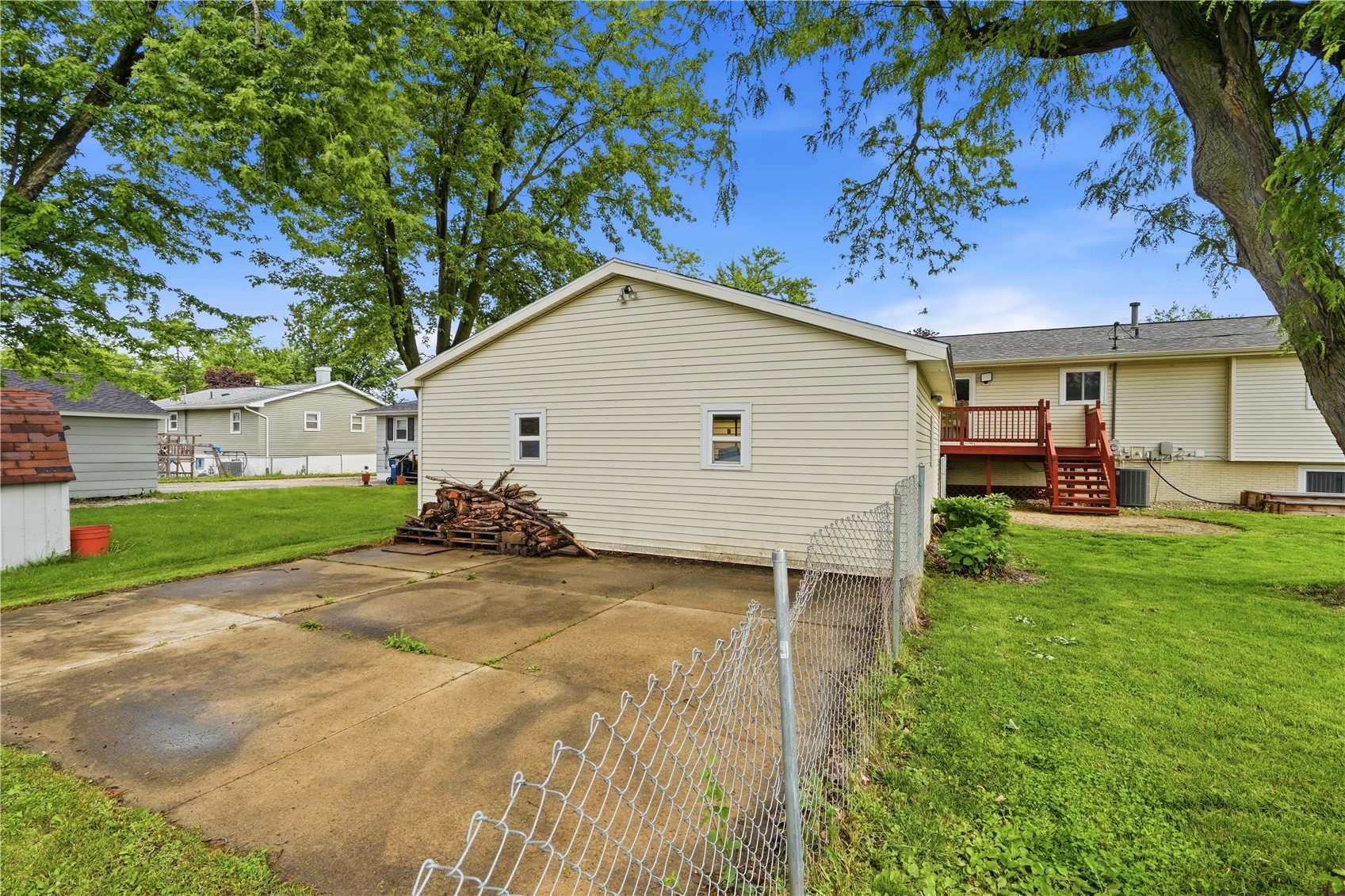 1069 Emmons Street Hiawatha IA 52233