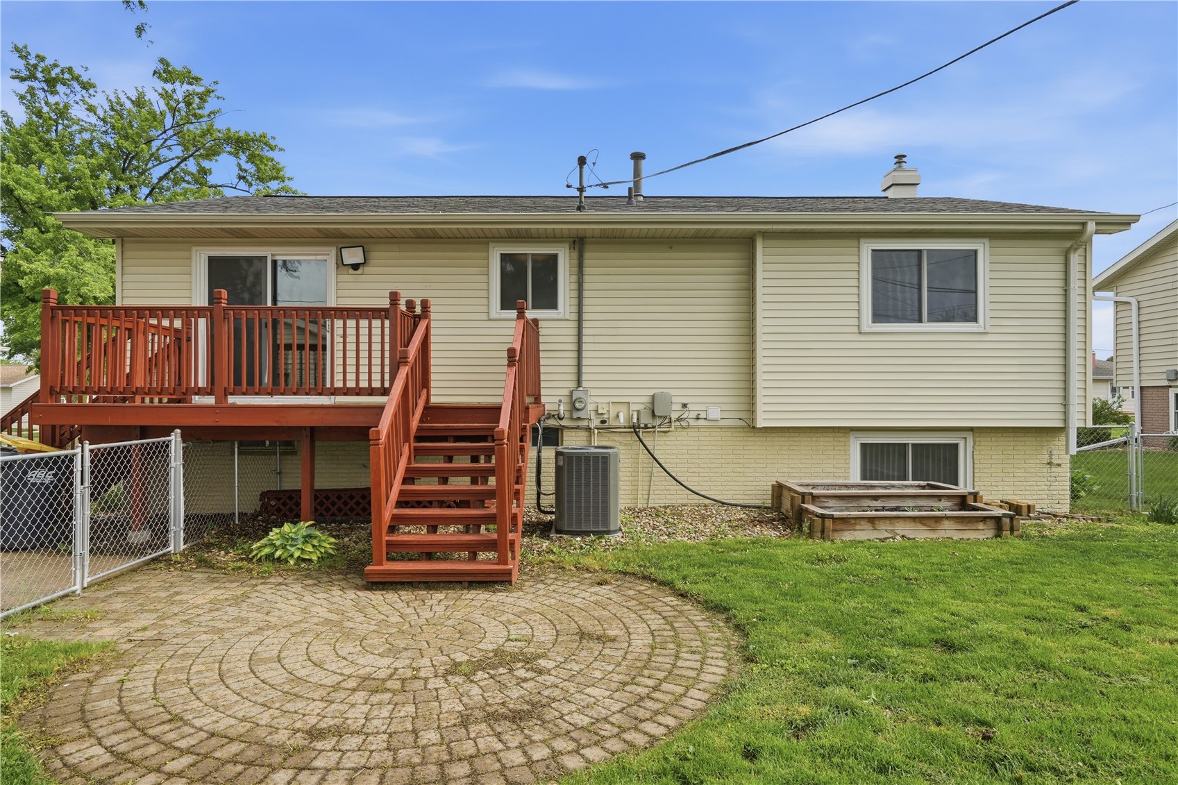 1069 Emmons Street Hiawatha IA 52233