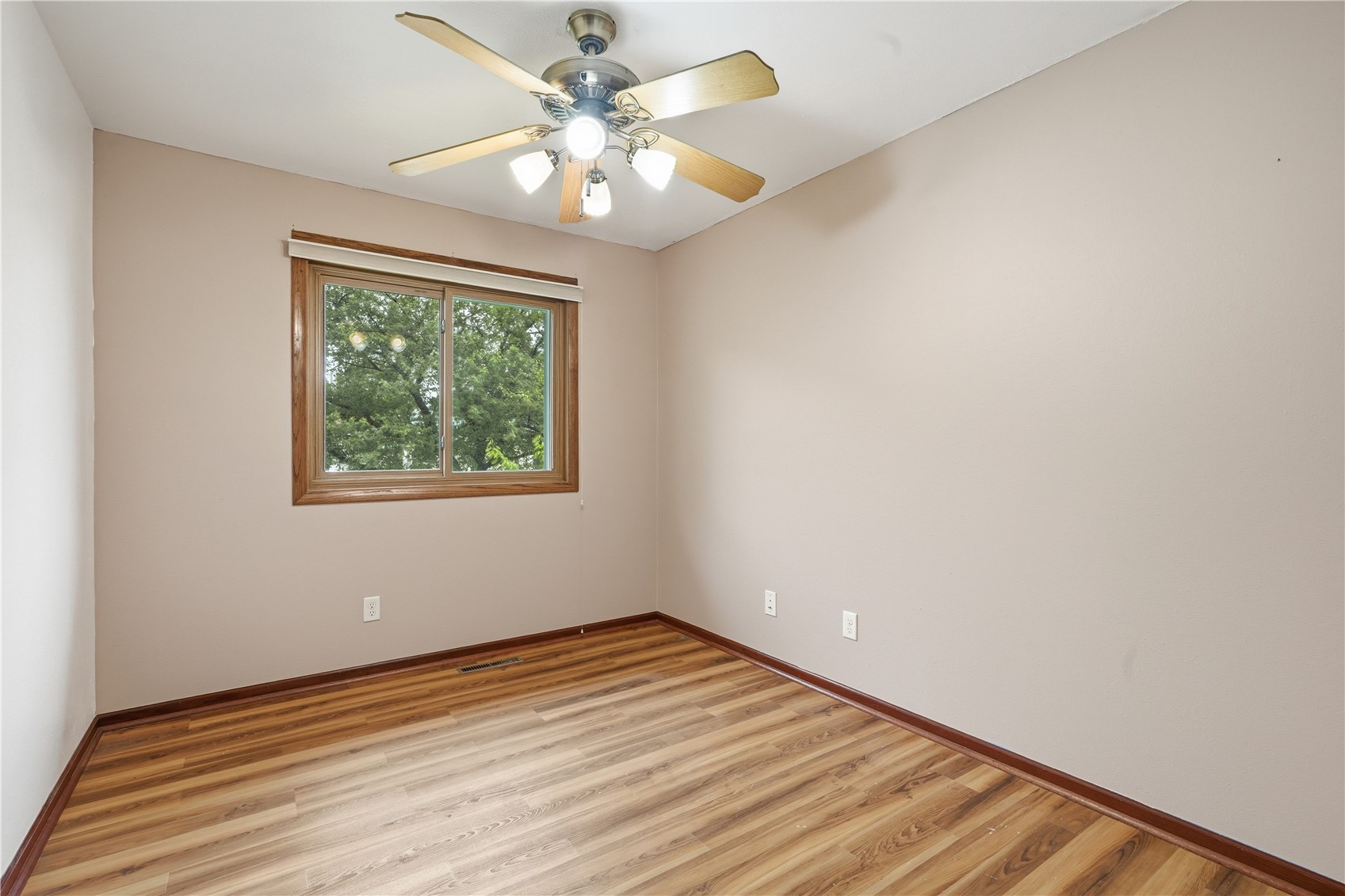 1069 Emmons Street Hiawatha IA 52233