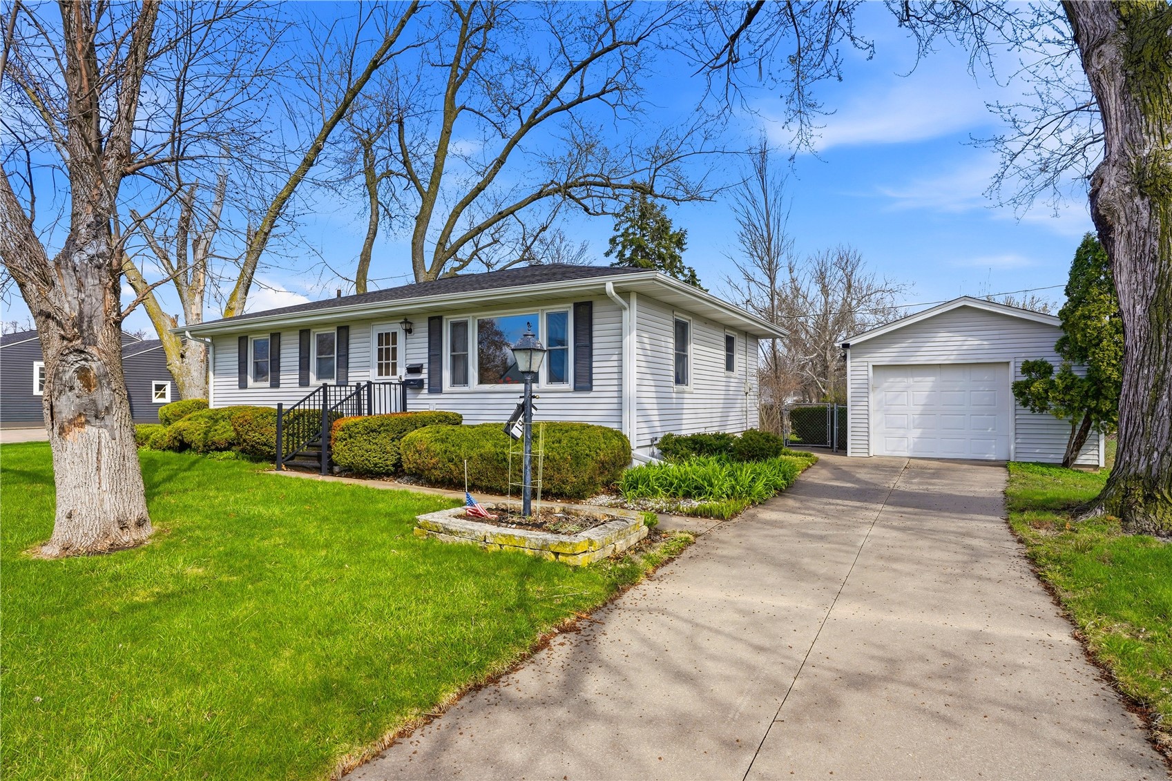 1920 Burch Avenue NW Cedar Rapids IA 52405