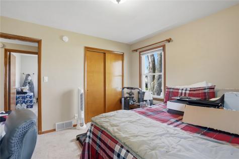 1920 Burch Avenue NW Cedar Rapids IA 52405