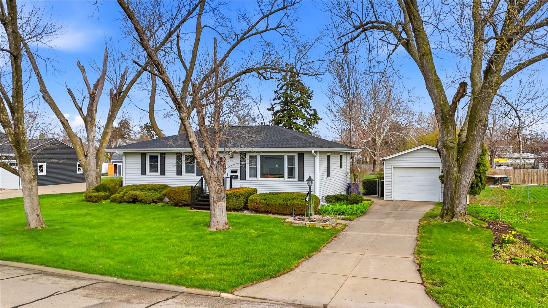 1920 Burch Avenue NW Cedar Rapids IA 52405
