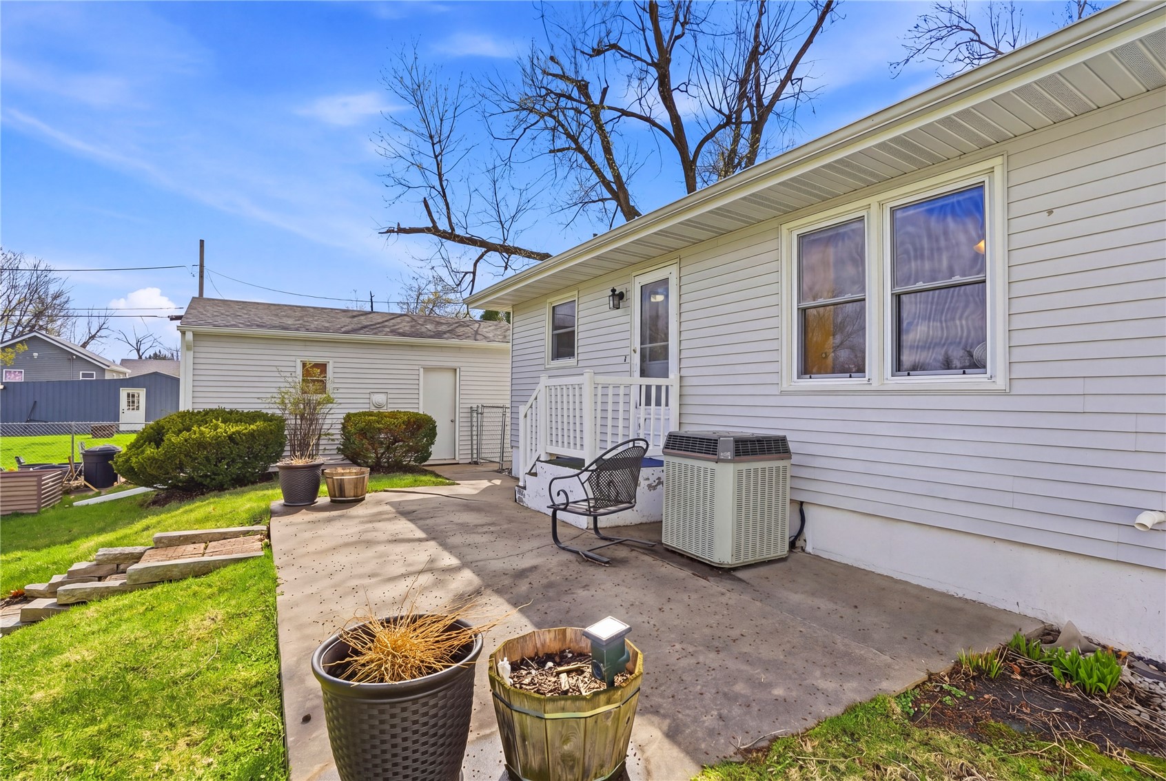 1920 Burch Avenue NW Cedar Rapids IA 52405