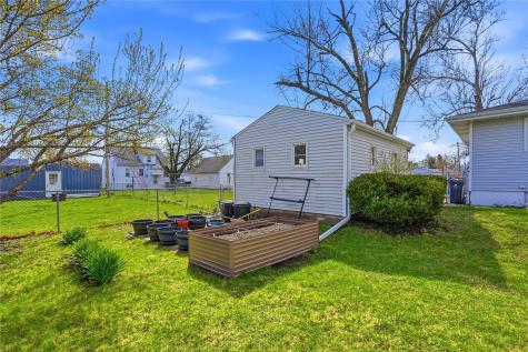1920 Burch Avenue NW Cedar Rapids IA 52405