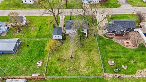 1920 Burch Avenue NW Cedar Rapids IA 52405