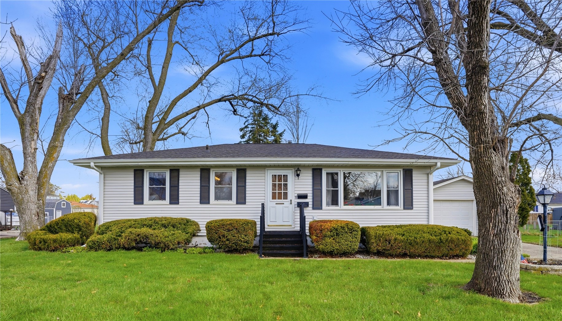 1920 Burch Avenue NW Cedar Rapids IA 52405