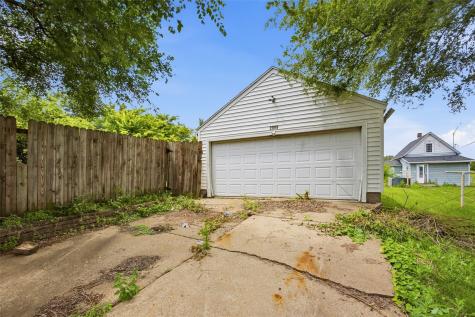 2009 3rd Street SW Cedar Rapids IA 52404