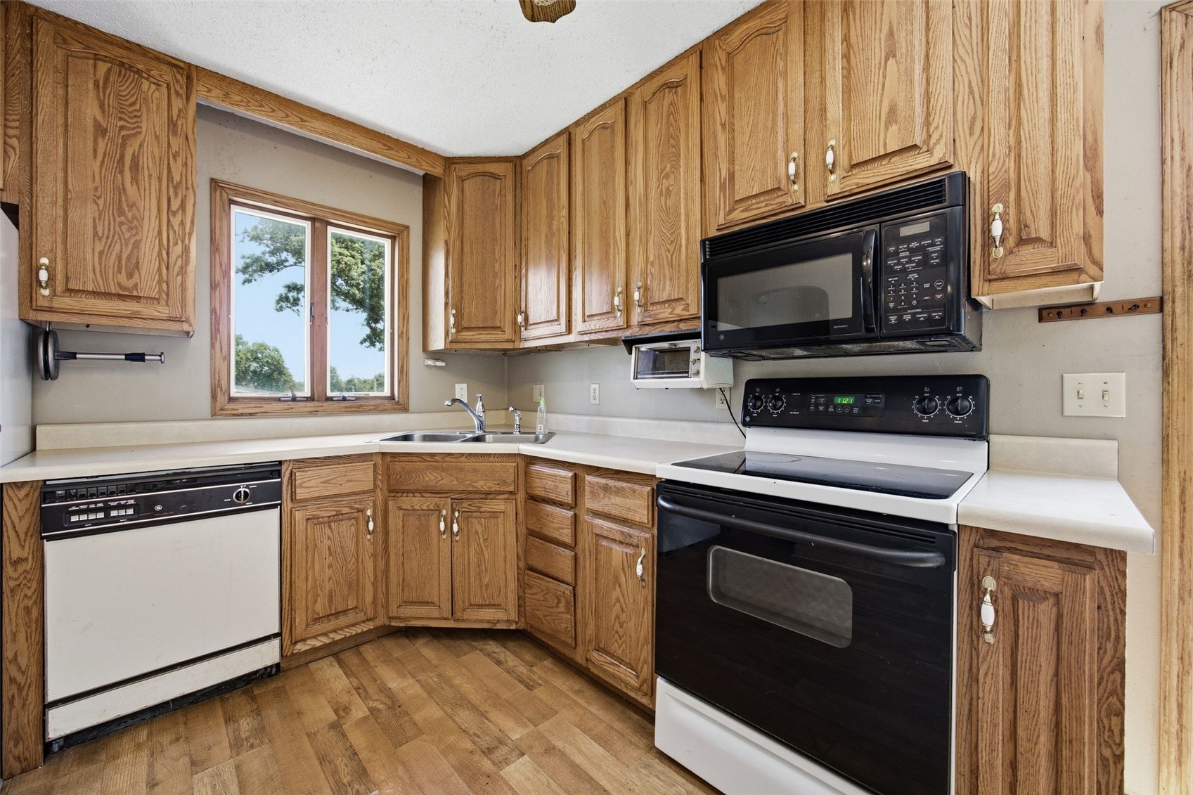 2009 3rd Street SW Cedar Rapids IA 52404