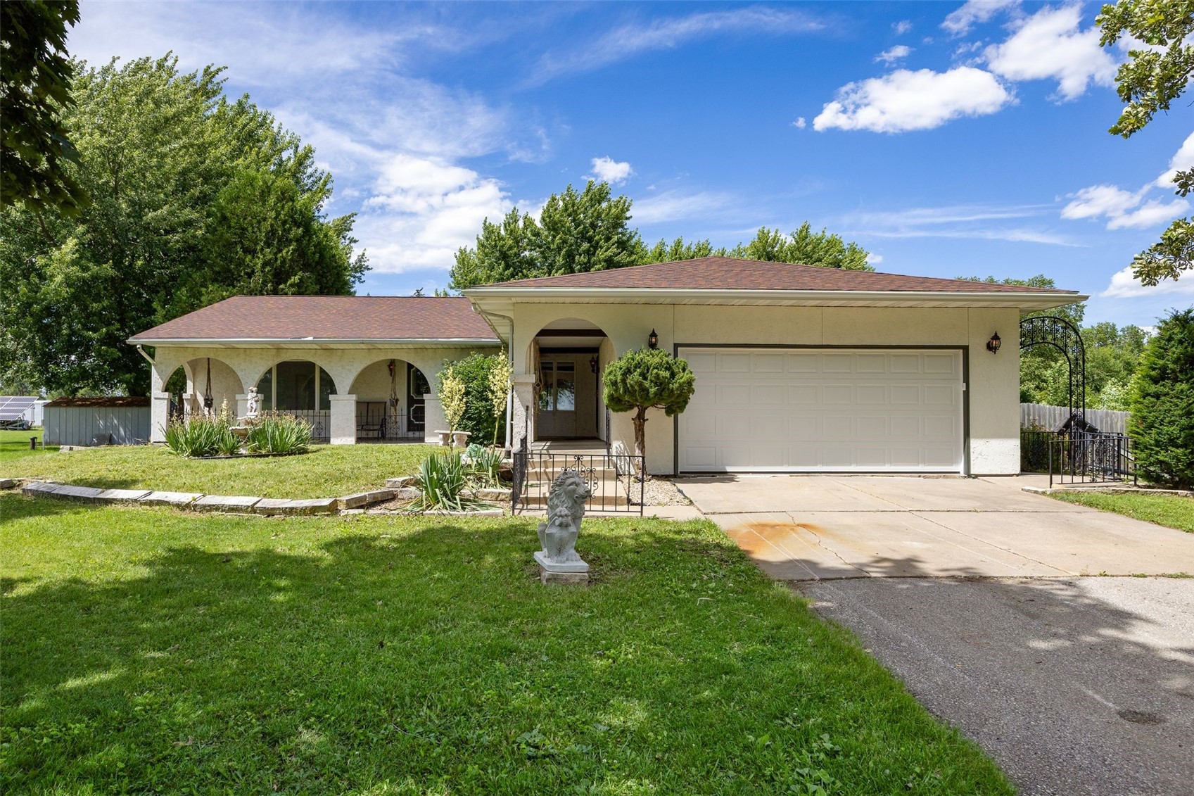 400 E Southview Road Fairfax IA 52228