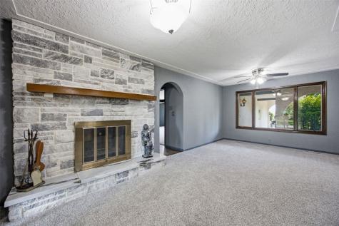 400 E Southview Road Fairfax IA 52228