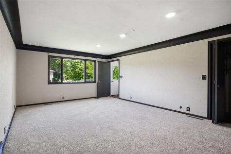 400 E Southview Road Fairfax IA 52228