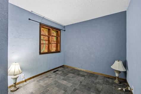 400 E Southview Road Fairfax IA 52228
