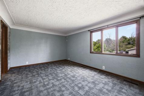 400 E Southview Road Fairfax IA 52228