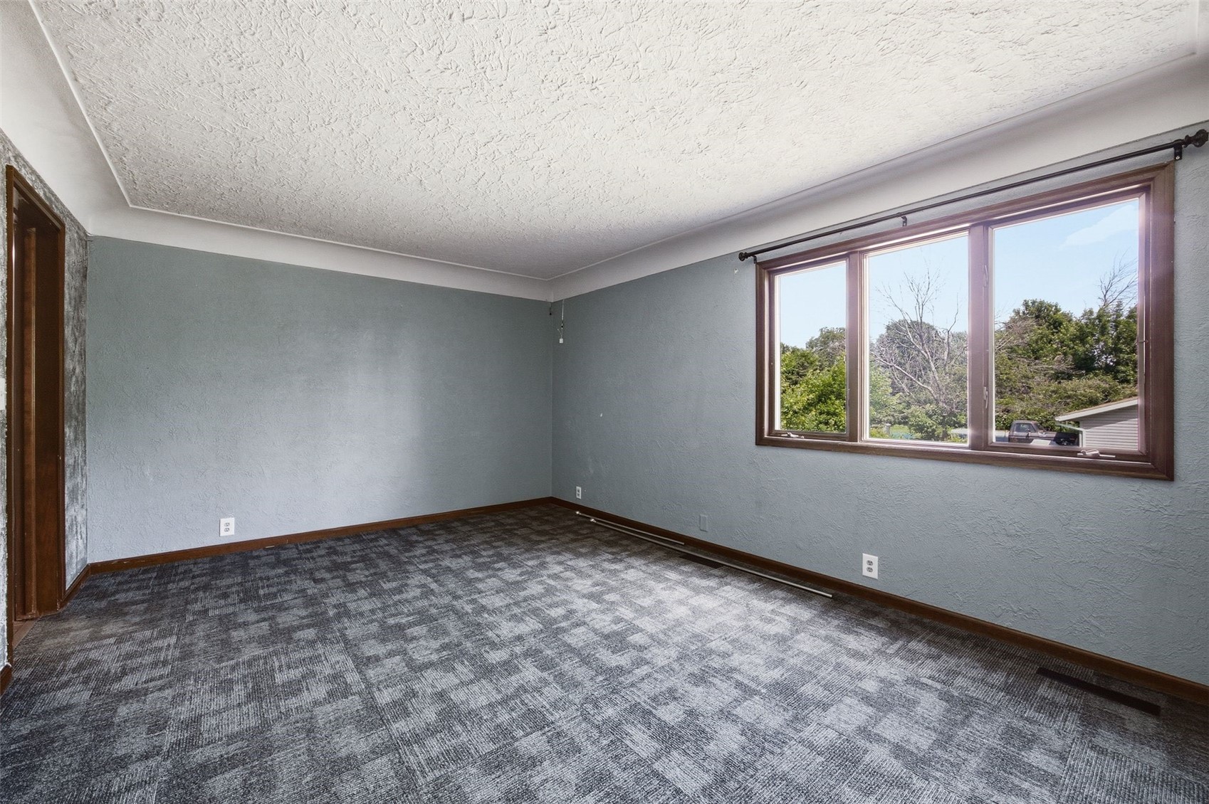 400 E Southview Road Fairfax IA 52228