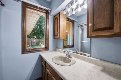 400 E Southview Road Fairfax IA 52228