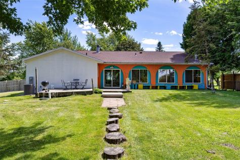 400 E Southview Road Fairfax IA 52228