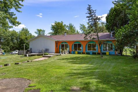 400 E Southview Road Fairfax IA 52228