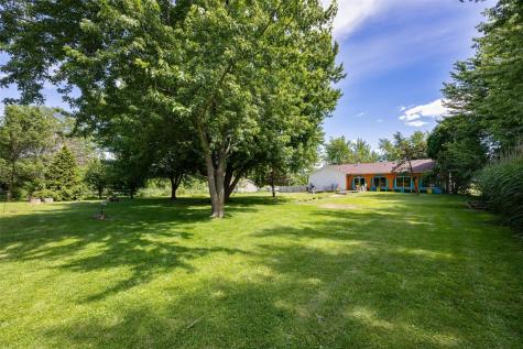 400 E Southview Road Fairfax IA 52228